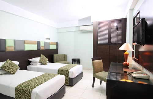 Palmerah Hotel | Inviting Hotel Alma: Family-Friendly with Onsite Dining