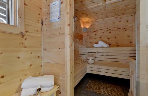 Hochfugen Hotel | Discover Hotel Almhof: Family-Friendly with Hot Tub Amenities