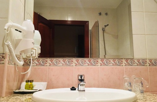 Belvis de Monroy Hotel | Discover Hotel Alonso de Monroy with Pool and Spa Amenities