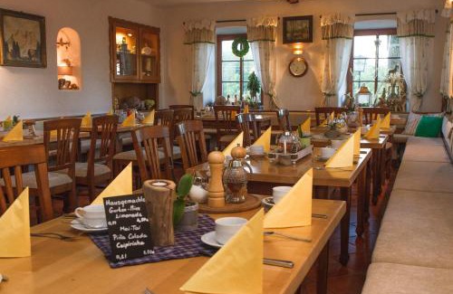 Riedering Hotel | Hotel Alpenblick: Pet-Friendly Retreat with Breakfast Included