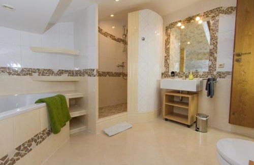 Riedering Hotel | Hotel Alpenblick: Pet-Friendly Retreat with Breakfast Included
