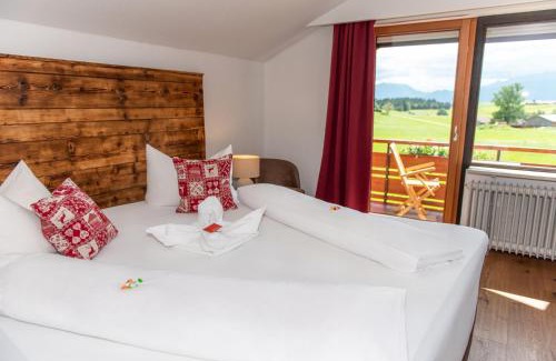 Hopfen am See Hotel | Hotel Alpenglühn: Oceanfront Bliss with Pet-Friendly Charm