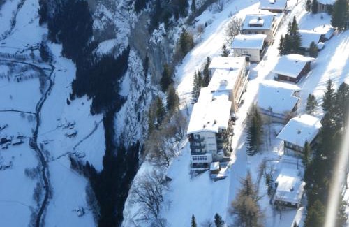 Murren Hotel | Experience Comfort at Hotel Alpina - Rated 8.9/10