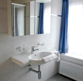 Unterschachen Hotel | Experience Hotel Alpina: Pet-Friendly Rooms with Ocean Views