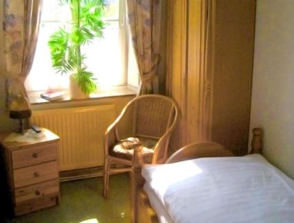 Wassenberg Hotel | Pet-Friendly Hotel Alt Wassenberg with Breakfast Included