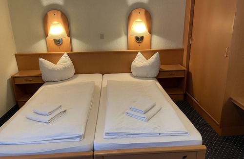 Frankfurt an der Oder Hotel | Comfortable Stay at Hotel Altberesinchen with Breakfast