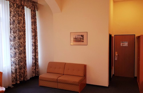 Frankfurt an der Oder Hotel | Comfortable Stay at Hotel Altberesinchen with Breakfast