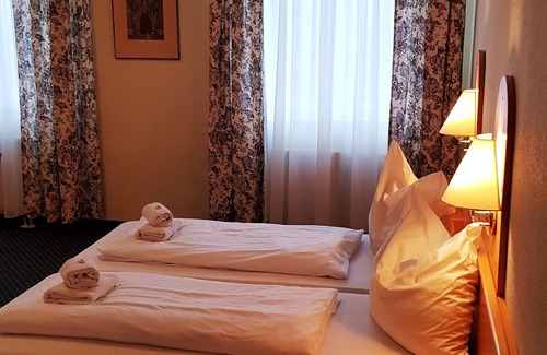 Frankfurt an der Oder Hotel | Comfortable Stay at Hotel Altberesinchen with Breakfast