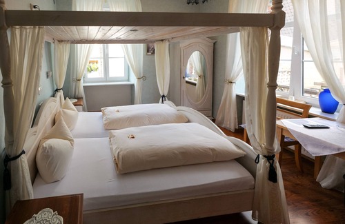 Ediger Hotel | Discover Comfort at Hotel Alte Bürgermeisterei with Breakfast