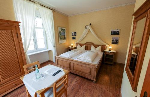 Ediger Hotel | Hotel Alte Bürgermeisterei: Oceanfront Pet-Friendly Retreat