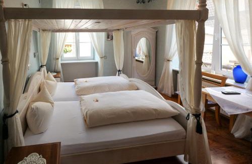 Ediger Hotel | Hotel Alte Bürgermeisterei: Oceanfront Pet-Friendly Retreat