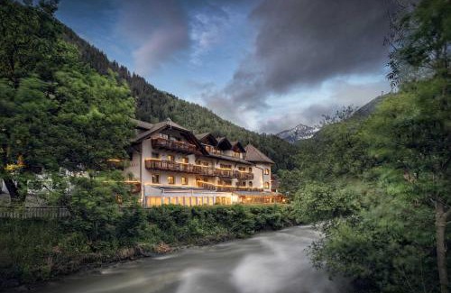 Sand in Taufers Hotel | Hotel Alte Mühle: 4-Star Oceanfront Retreat with Spa