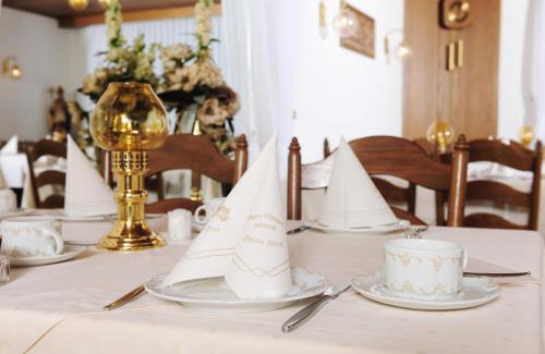 Ginsheim-Gustavsburg Hotel | Discover Hotel Alte Post Garni with Oceanfront Pools