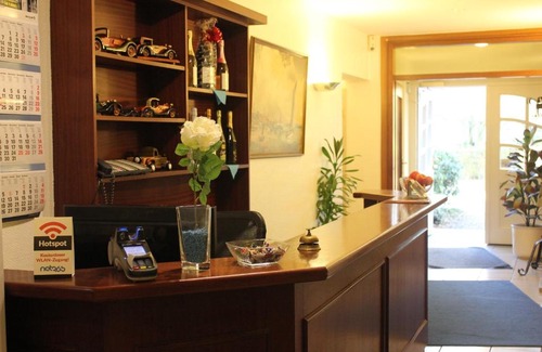 Neugraben-Fischbek Hotel | Pet-Friendly Getaway at Hotel Altenwerder Hof