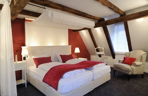 Mulfingen Hotel | Discover Hotel Altes Amtshaus: Guest Rated 9.8 with Dining