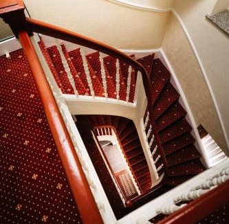 Weilburg Hotel | Comfortable Stay at Hotel am Bahnhof with Pet-Friendly Perks