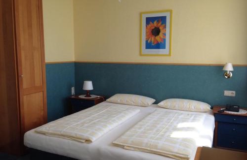 Zentrum-Suedost Hotel | Cozy Hotel am Bayrischen Platz with Breakfast & Family-Friendly Amenities