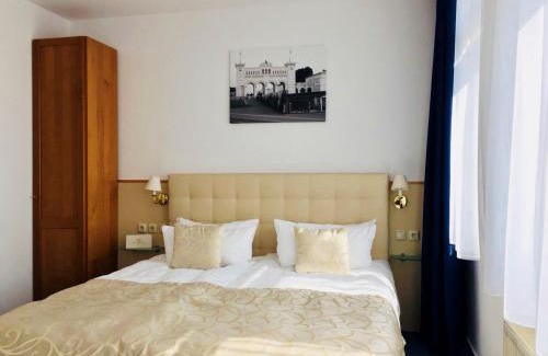 Zentrum-Suedost Hotel | Cozy Hotel am Bayrischen Platz with Breakfast & Family-Friendly Amenities