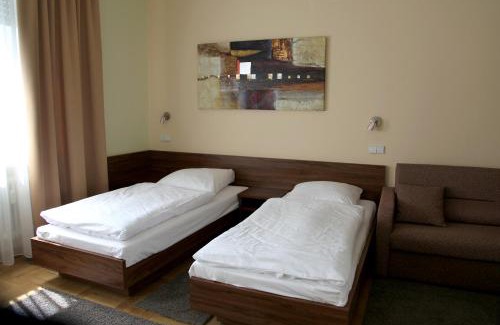 Innenstadt Hotel | Cozy Hotel am Charlottenplatz: Family-Friendly Retreat