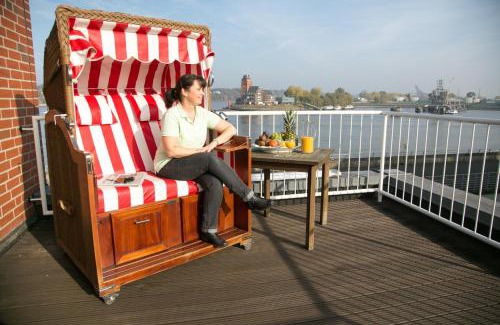 Finkenwerder Hotel | Inviting Hotel AM ELBUFER with Breakfast & Great Reviews