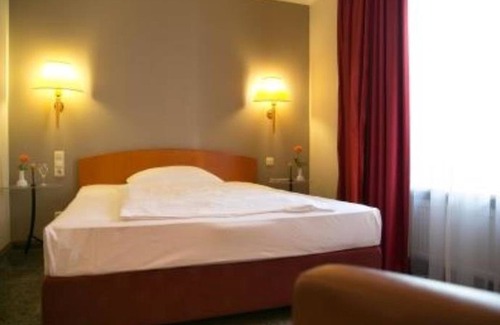 Finkenwerder Hotel | Discover Hotel AM ELBUFER: Family-Friendly with Breakfast