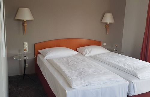 Finkenwerder Hotel | Discover Hotel AM ELBUFER: Family-Friendly with Breakfast