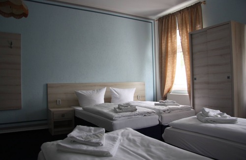 Prieros Hotel | Relax at Hotel am Fluss with Pool and Family-Friendly Amenities