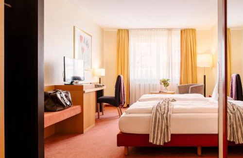 Tribseer Vorstadt Hotel | Pet-Friendly Hotel am Jungfernstieg with Hot Tub Access