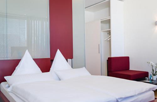Kahl Hotel | Explore Hotel Am Leinritt: Family-Friendly with Pool Access