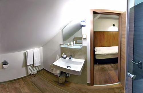 Oebisfelde Hotel | Pet-Friendly Comfort at Hotel Am Markt with Breakfast Included