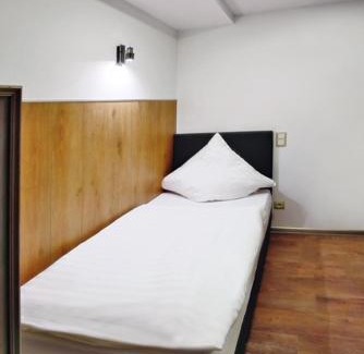 Oebisfelde Hotel | Pet-Friendly Comfort at Hotel Am Markt with Breakfast Included