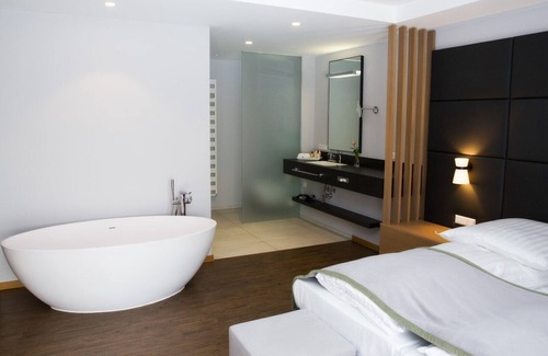Wipperfuerth Hotel | Top-Rated Hotel am Markt with Breakfast & Family Amenities