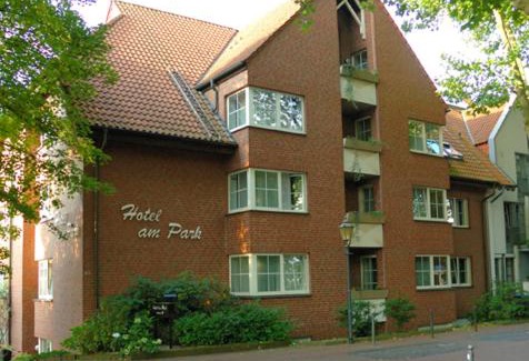 Dinslaken Hotel | Inviting Hotel am Park: Family-Friendly with Delicious Dining