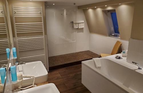 Zentrum Hotel | Discover Hotel am Schlosspark garni: A 4-Star Retreat