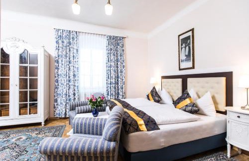 Altaussee Hotel | Seaside Retreat at Hotel am See - 4-Star Gem with Beach Views