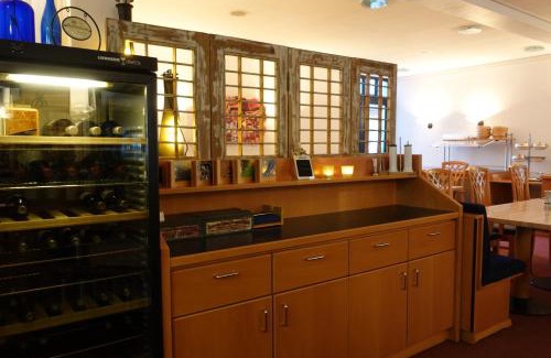 Erkelenz Hotel | Relax at Hotel am Weiher: Pet-Friendly with Pool & Dining