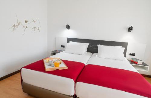 Leixões Hotel | Relax at Hotel Amadeos in Matosinhos, Porto with Family