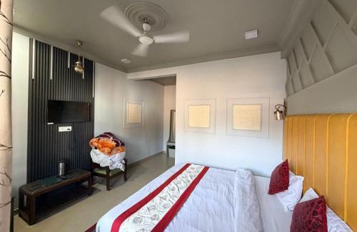 The Mall Road Hotel | Hotel Amar