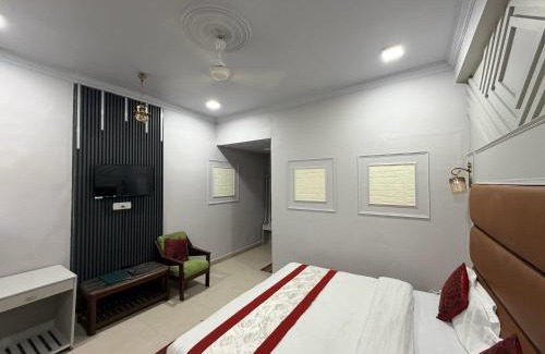 The Mall Road Hotel | Hotel Amar