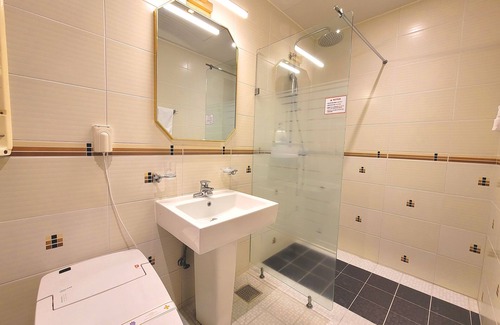 Sokcho Hotel | Hotel Amaranth: Guest Rated 9/10 with Family-Friendly Amenities