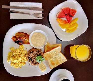 San Ramon Hotel | Inviting Hotel Amaranto: Family-Friendly & Accessible Stay