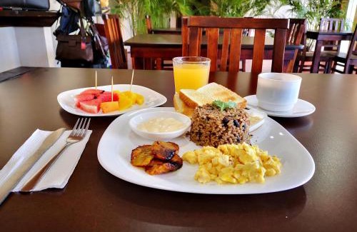 San Ramon Hotel | Inviting Hotel Amaranto: Family-Friendly & Accessible Stay