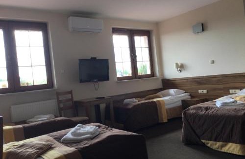 Lubicz Hotel | Comfortable Hotel Ambasada with Kitchen & Breakfast Options