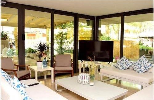 Cesenatico Hotel | Ideal Stay at Hotel Ambasciata with Breakfast & Pet Welcome