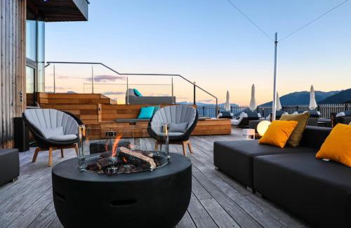 Maranza Hotel | Hotel Ambet: Relax with Ocean Views and Spa Amenities