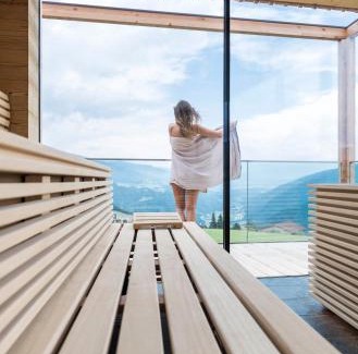 Maranza Hotel | Hotel Ambet: Relax with Ocean Views and Spa Amenities