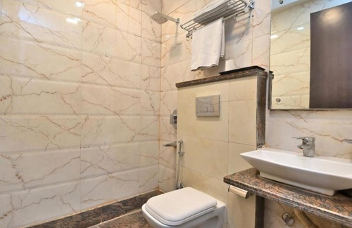 Paharganj Hotel | Welcoming HOTEL AMBIENCE INN Near Rk Asharam Metro Station