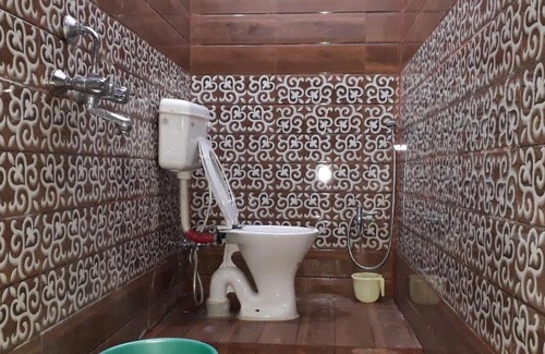 Bihta Hotel | Top-Rated Hotel Amit Lodge: Breakfast & Family Friendly Stay