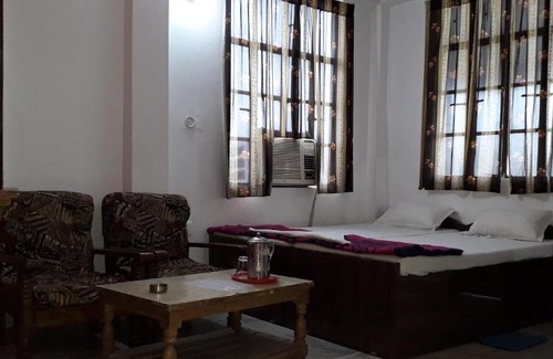 Bihta Hotel | Top-Rated Hotel Amit Lodge: Breakfast & Family Friendly Stay
