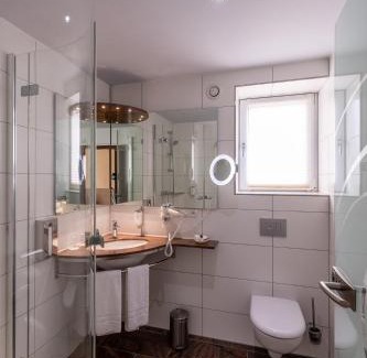 Kulmbach House | Discover Comfort at Hotel An der Eiche with Family-Friendly Amenities